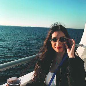 Meet your Posher, Emily